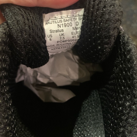 NIB Men’s Nautilus Work Shoe, size 8, black, composite toe. - Picture 3 of 5